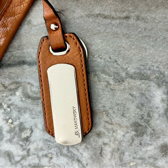 B Makowsky camel color crossbody bag - Picture 6 of 7